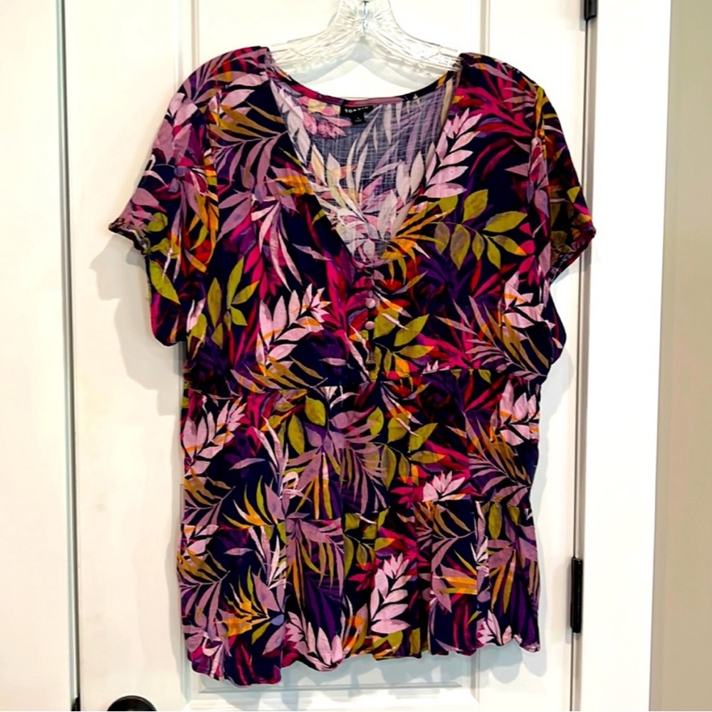 2 Torrid Flowery Tops 1X just in time for summer